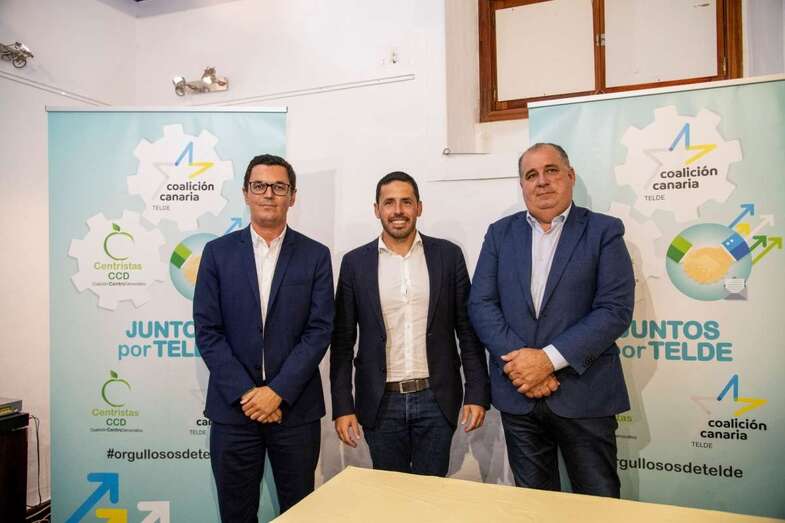 Héctor Suárez, en el centro, flanqueado por Pablo Rodríguez (i) y Juan Martel (d) (Foto TA)